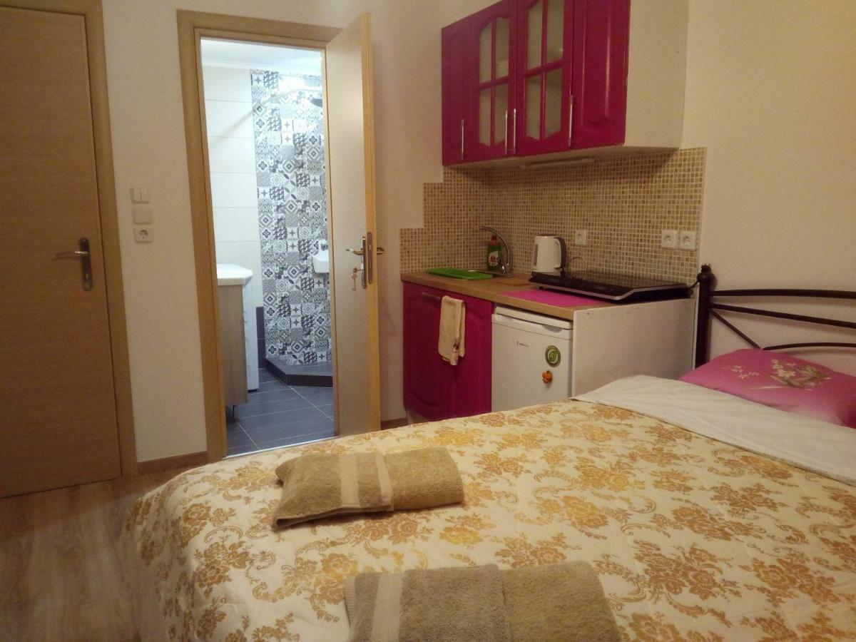 Comfortable Inexpensive Apartmets Near Metro Aten Exteriör bild
